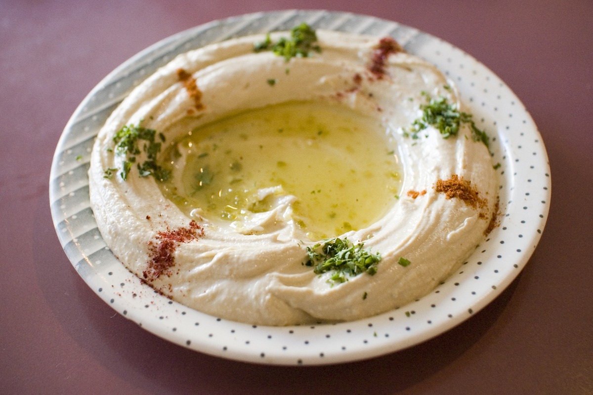 حمص بالطحينة