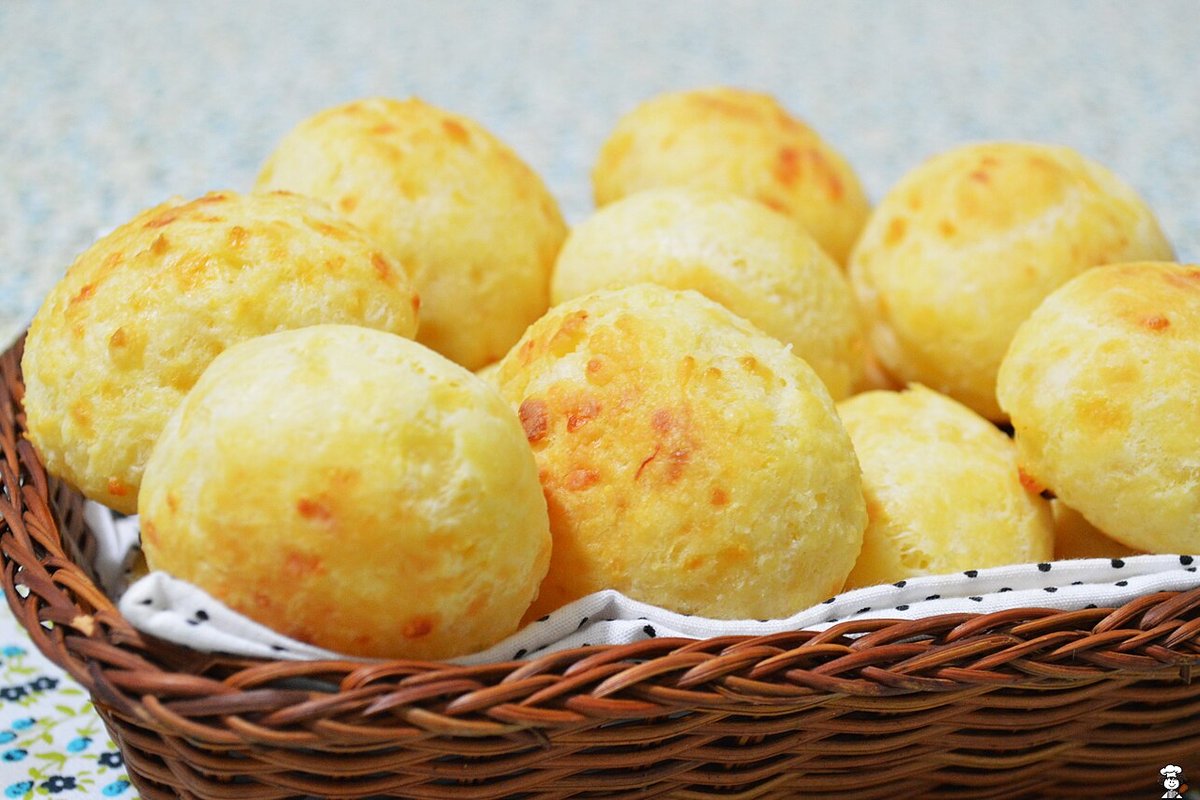 Pão de Queijo (Brazilian cheese bread)